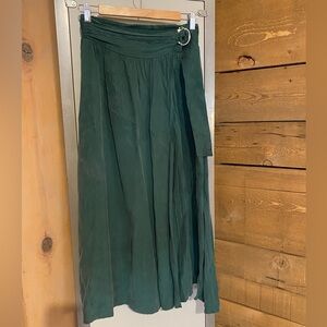 The Korner Midi Skirt in Green